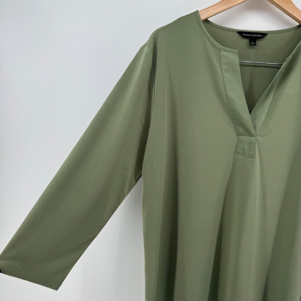 Banana Republic Split Neck Minimalist  Olive Green 3/4 Sleeve Top Large Office - Picture 2 of 10